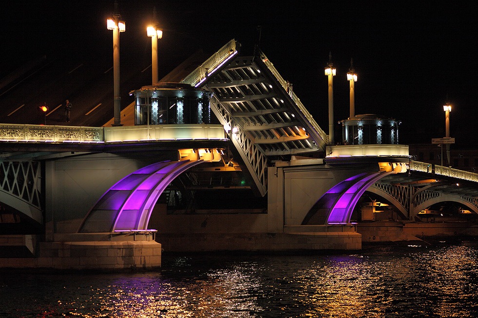 St petersburg bridges