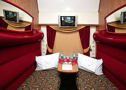 Russian trains: train between Moscow and St.Petersburg - Grand Express overnight train